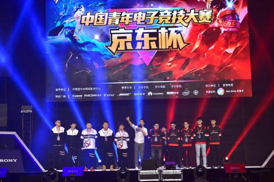 半决赛中， Spirit 和NAVI在IEM Katowice 2025吸引了创纪录的观众数量