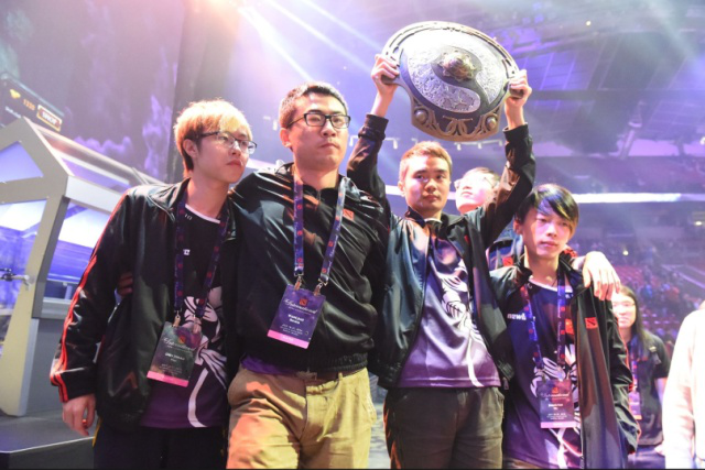 WBG分享基地内选手照片：开赛在即，全力以赴