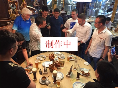 于通过